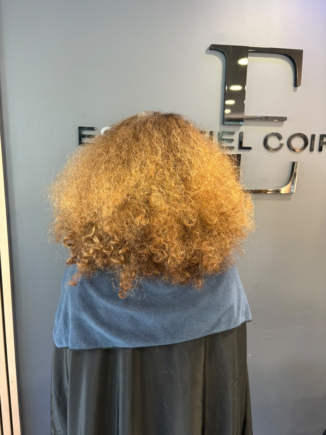 Cheveux avant grey blending - diagnostic Essentiel Coiffure Hyères