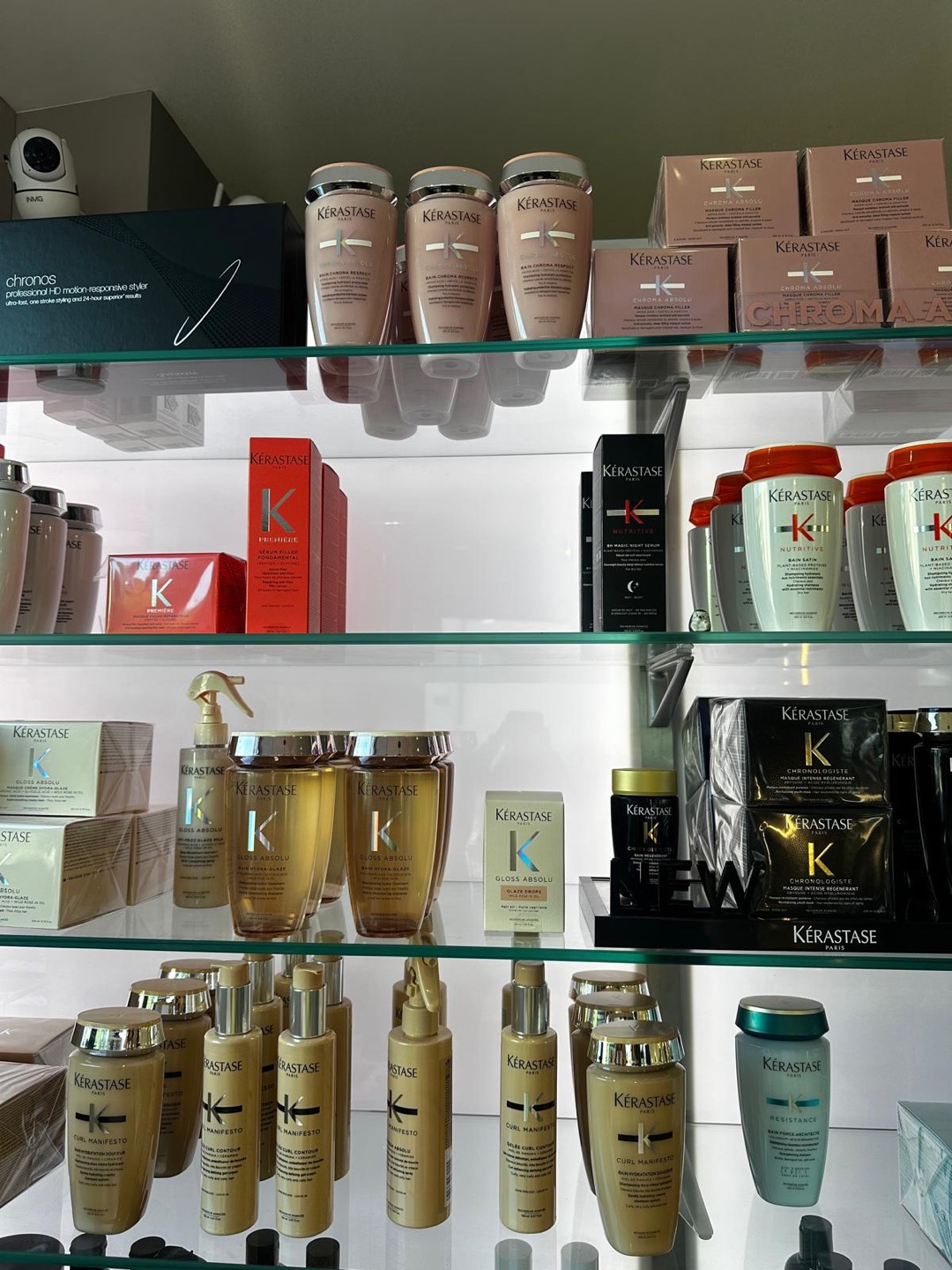 Produits Kérastase disponibles au salon Essentiel Coiffure Hyères
